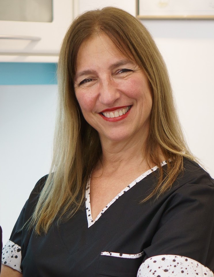Dra. Andrea Laspina en el consultorio